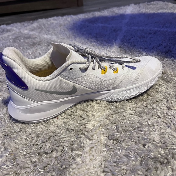 Kobe Bryant Mamba Fury Men’s Basketball shoes. Size 8 - Picture 3 of 5